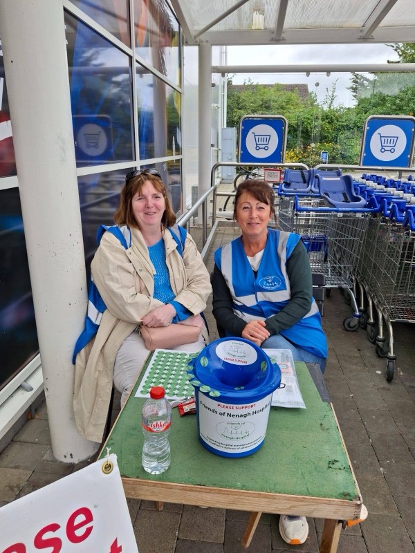 Volunteers on street collection